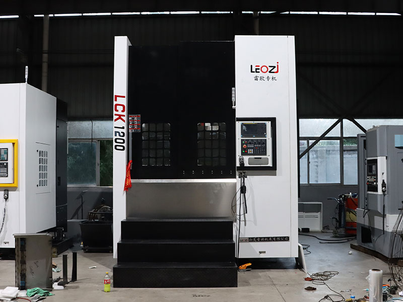 LCK1200数控立车员工加班出货